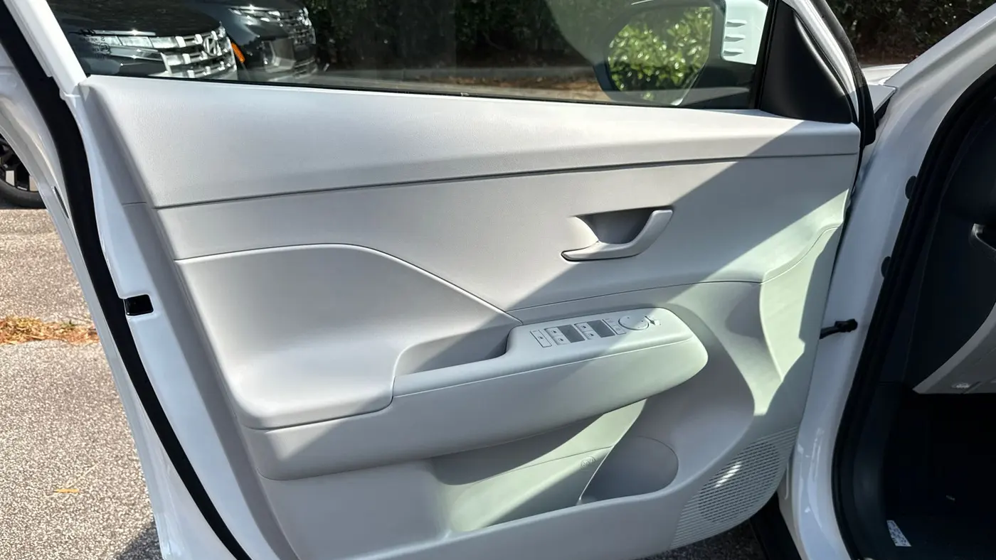 2026 Hyundai KONA SE