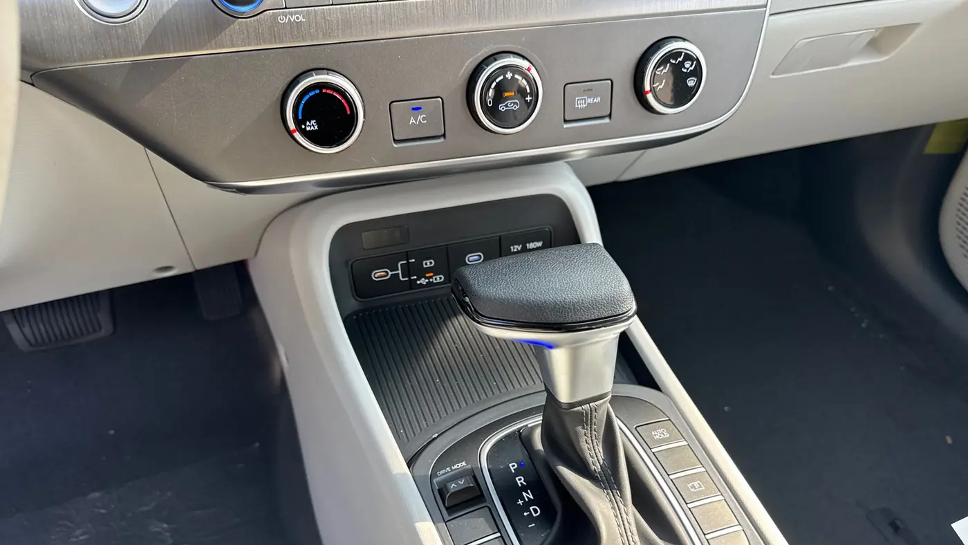 2026 Hyundai KONA SE