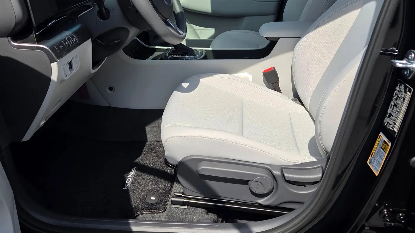 2026 Hyundai KONA SE