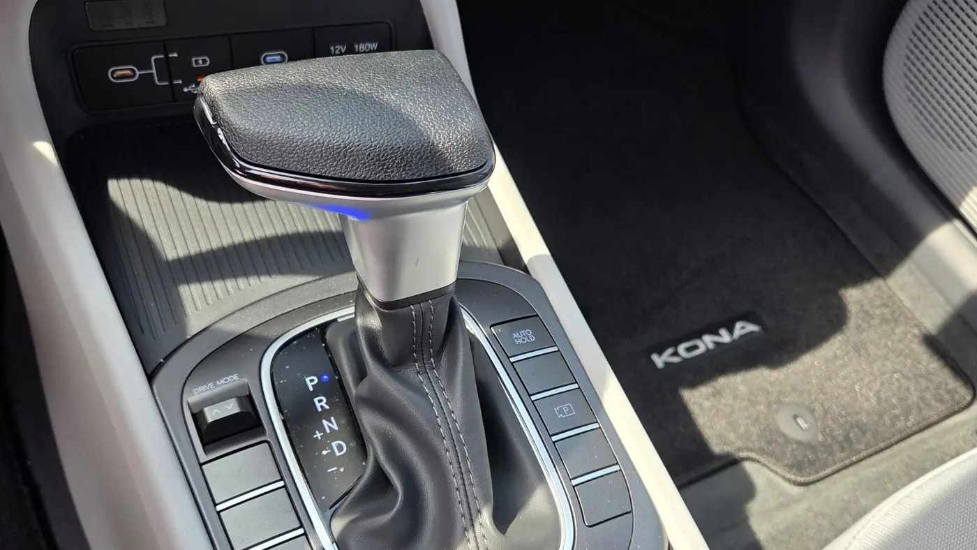 2026 Hyundai KONA SE