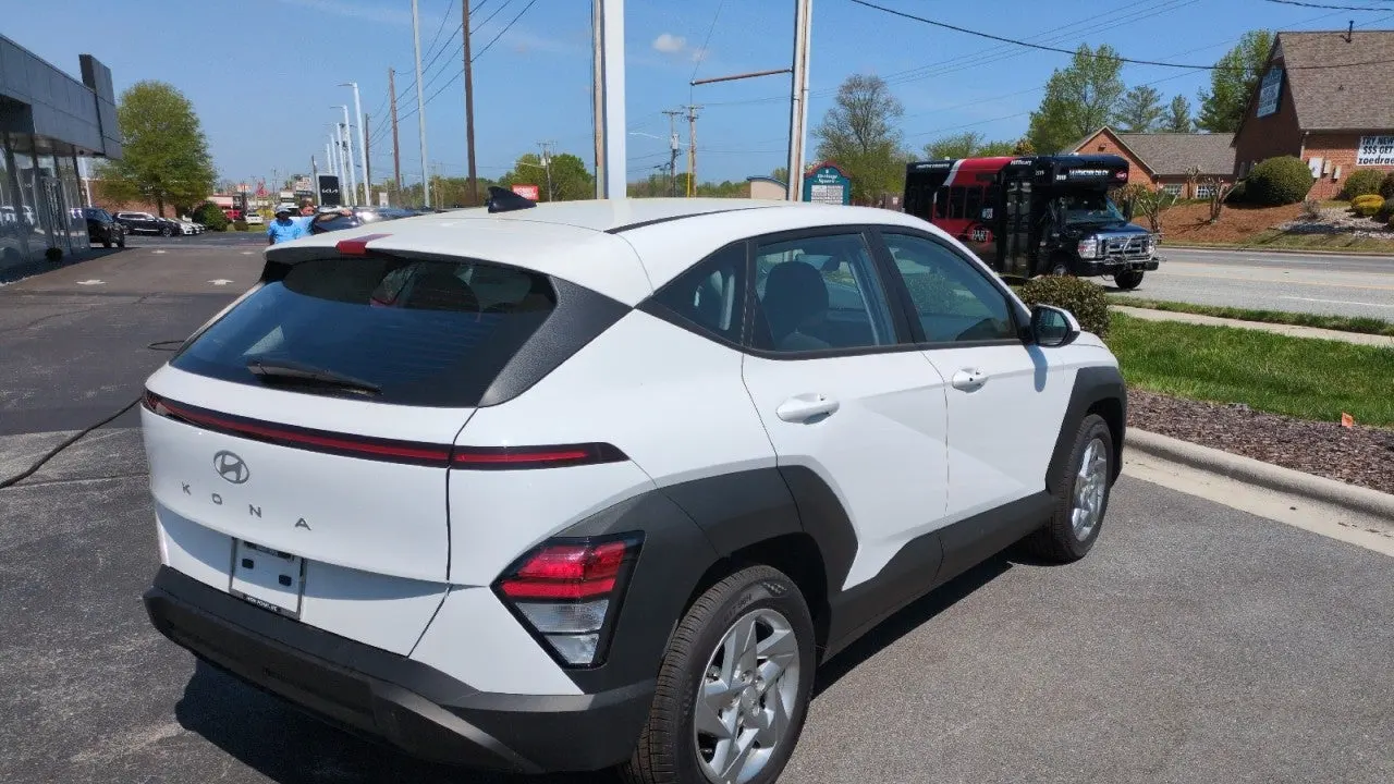2026 Hyundai KONA SE