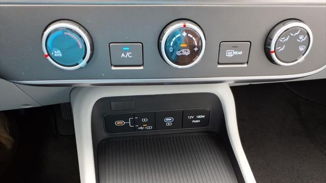 2026 Hyundai KONA SE