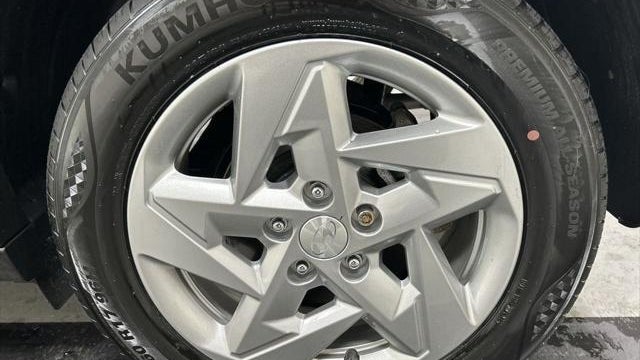 2024 Hyundai KONA SE