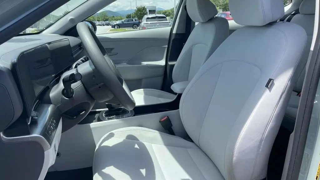 2025 Hyundai KONA SE