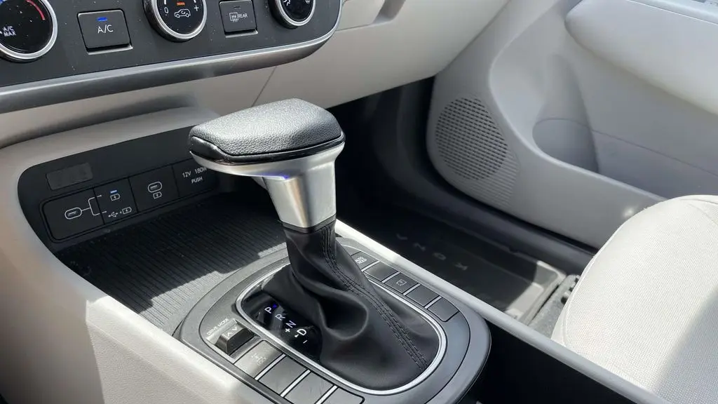 2025 Hyundai KONA SE