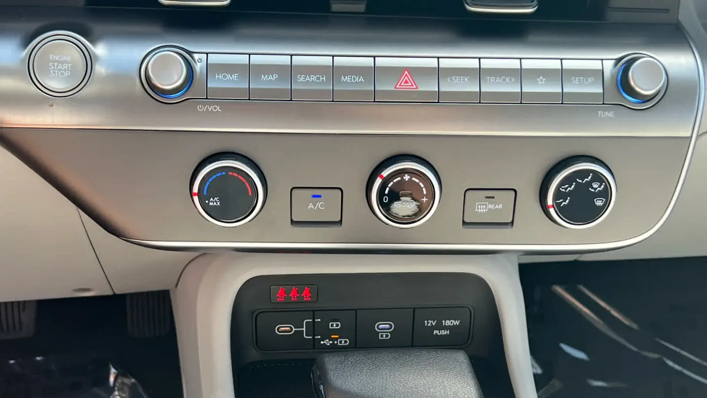 2026 Hyundai KONA SE