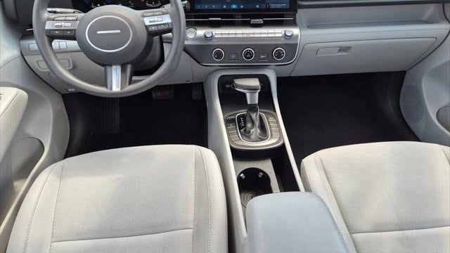2025 Hyundai KONA SE