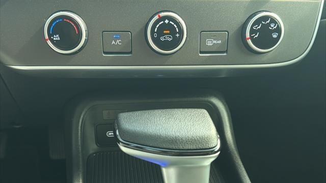2025 Hyundai KONA SE
