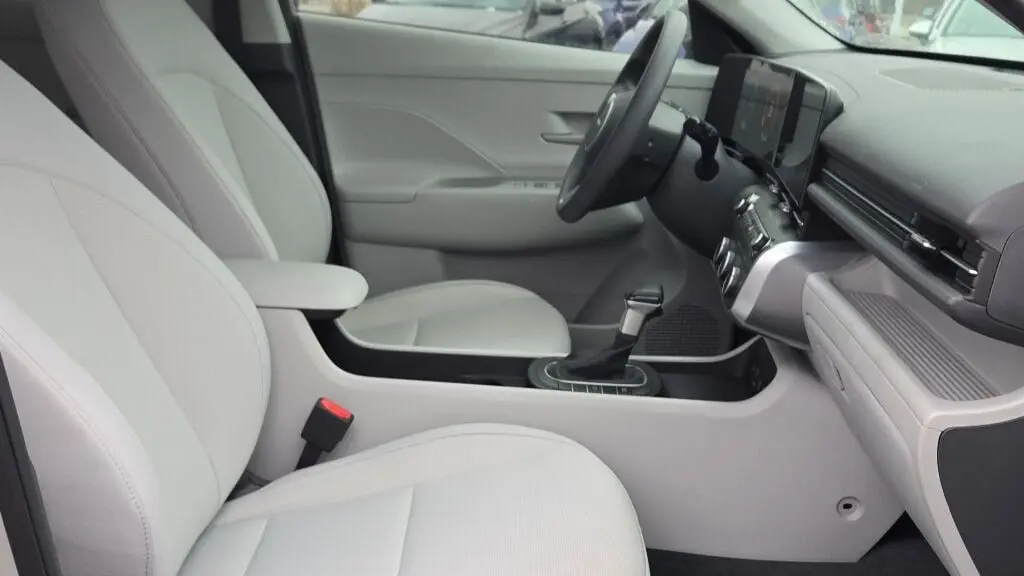 2025 Hyundai KONA SE