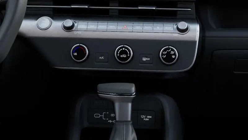 2026 Hyundai KONA SE