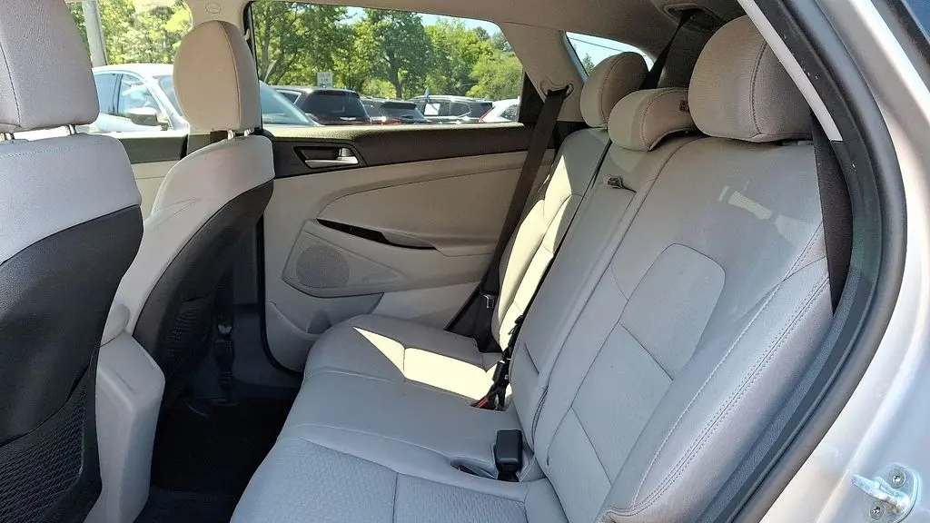2021 Hyundai TUCSON SE