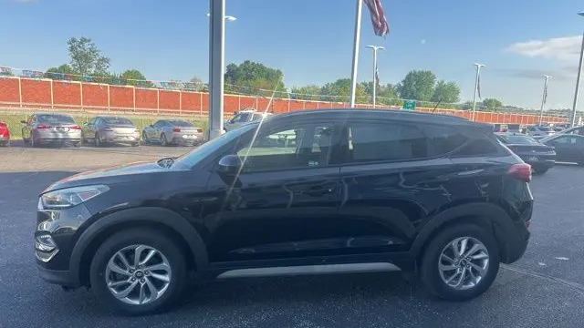 2017 Hyundai TUCSON SE