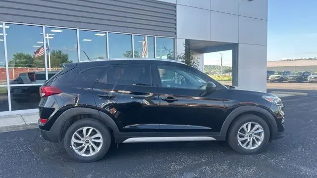 2017 Hyundai TUCSON SE