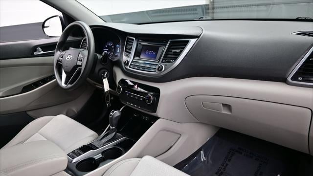 2016 Hyundai TUCSON SE