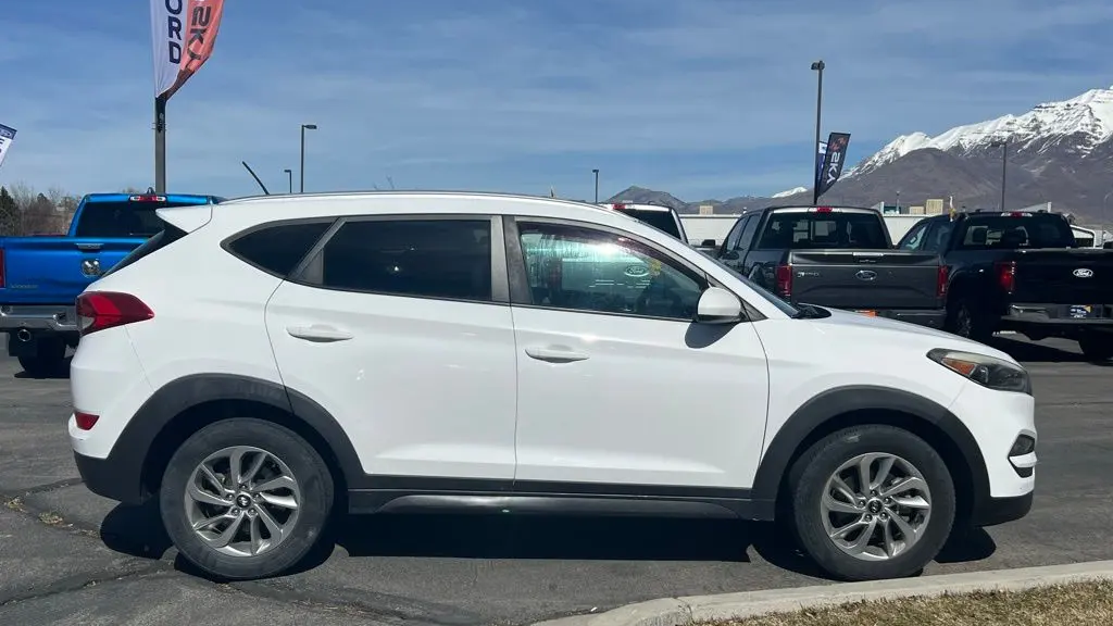 2016 Hyundai TUCSON SE