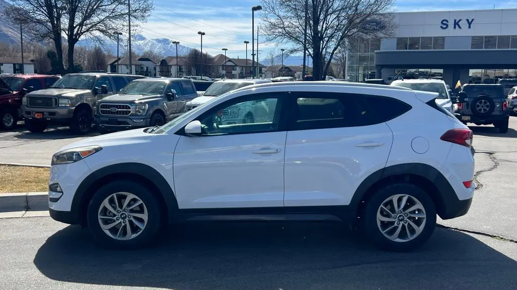 2016 Hyundai TUCSON SE