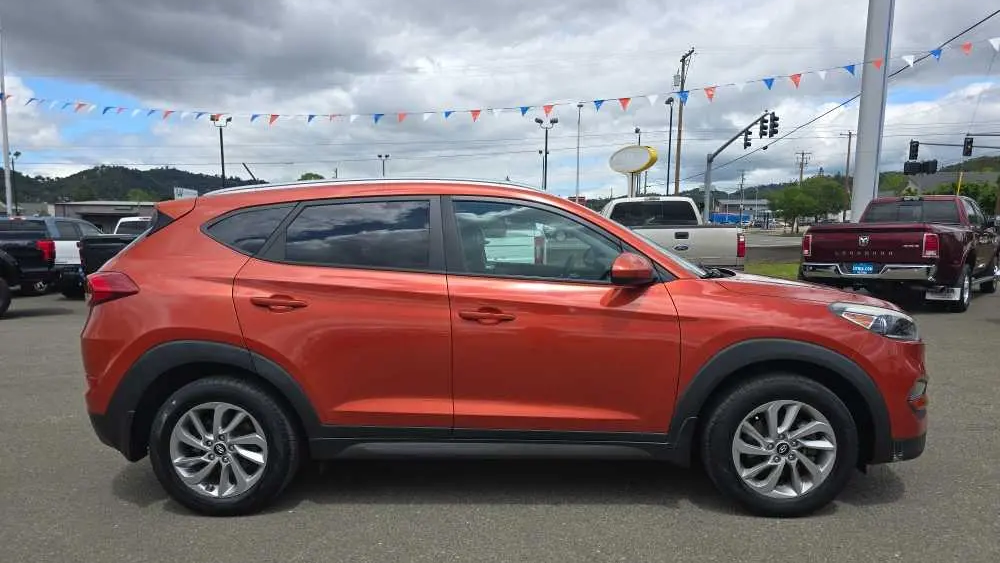 2016 Hyundai TUCSON SE