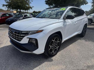 2024 Hyundai TUCSON Hybrid with White Pearl Exterior
