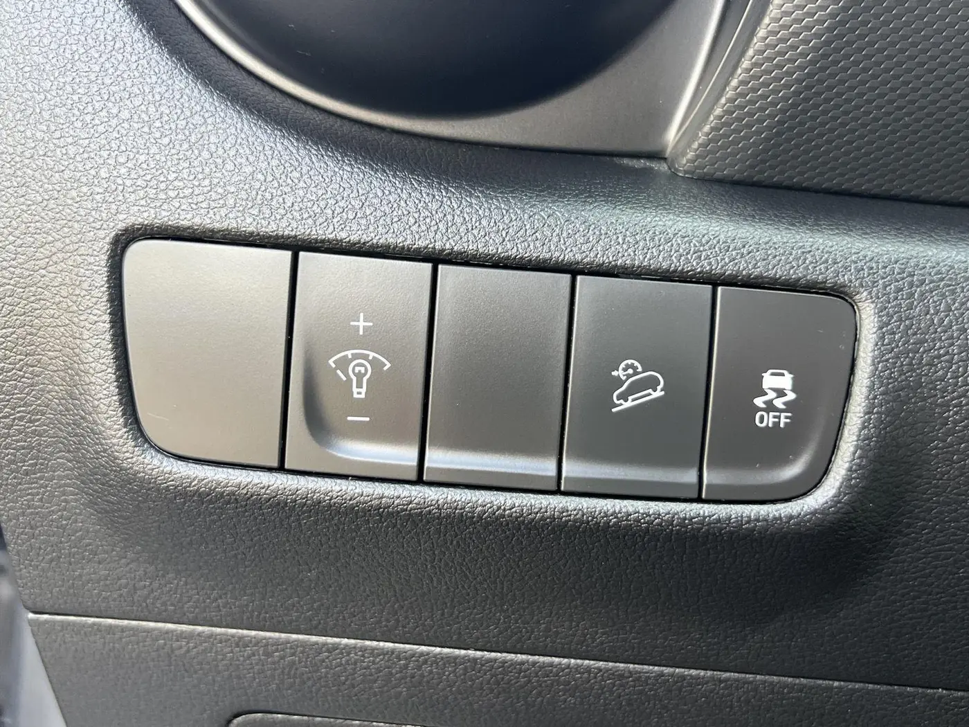 2022 Hyundai Kona - $20,073