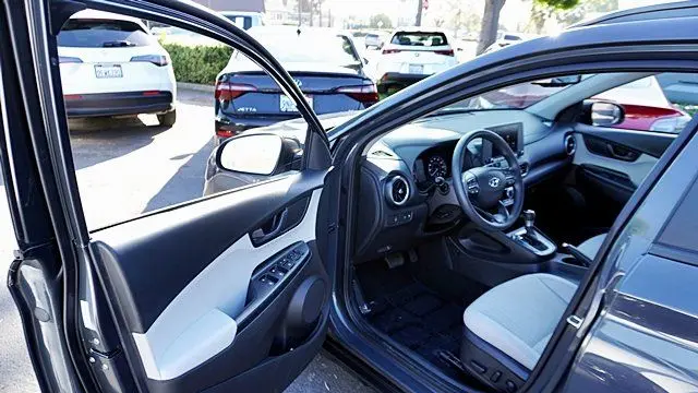 2023 Hyundai KONA SEL