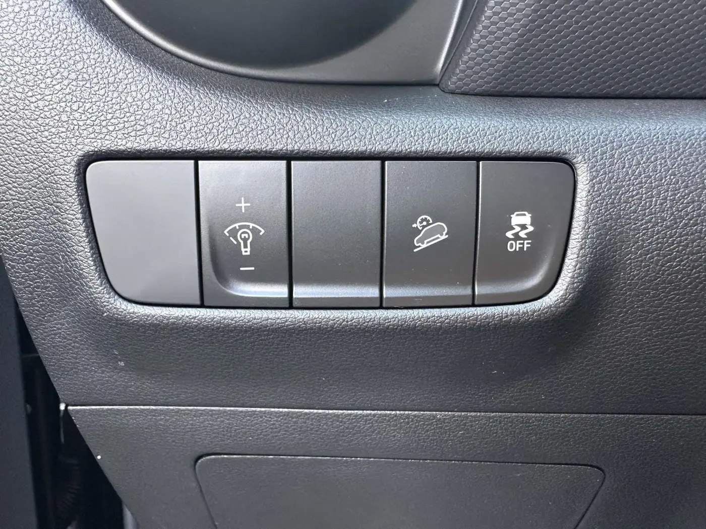 2023 Hyundai Kona - $18,538