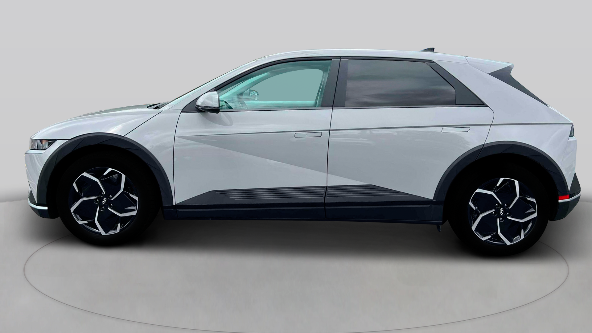 2024 Hyundai IONIQ 5 SE Standard Range