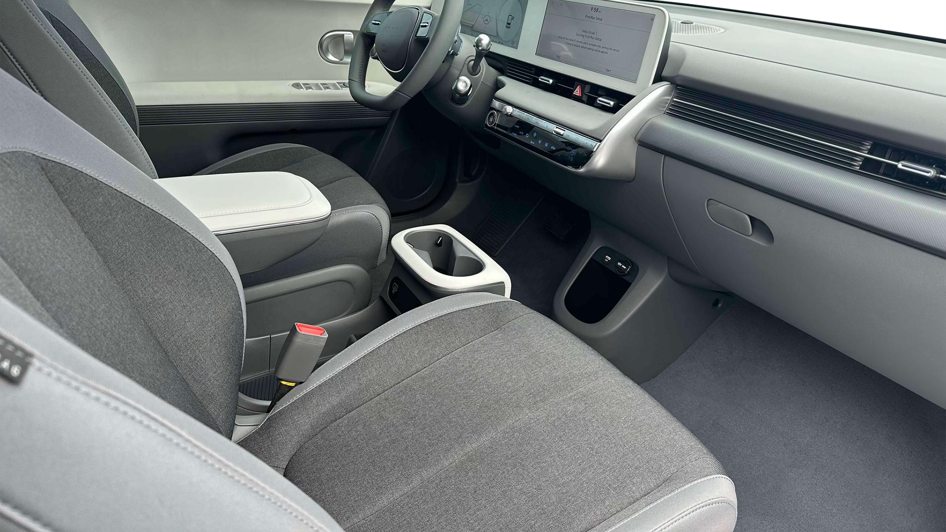 2024 Hyundai IONIQ 5 SE Standard Range