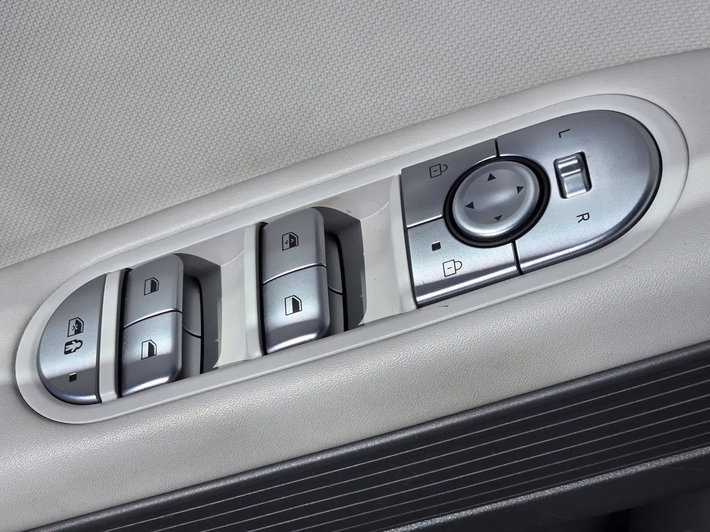 2023 Hyundai Ioniq - $24,263