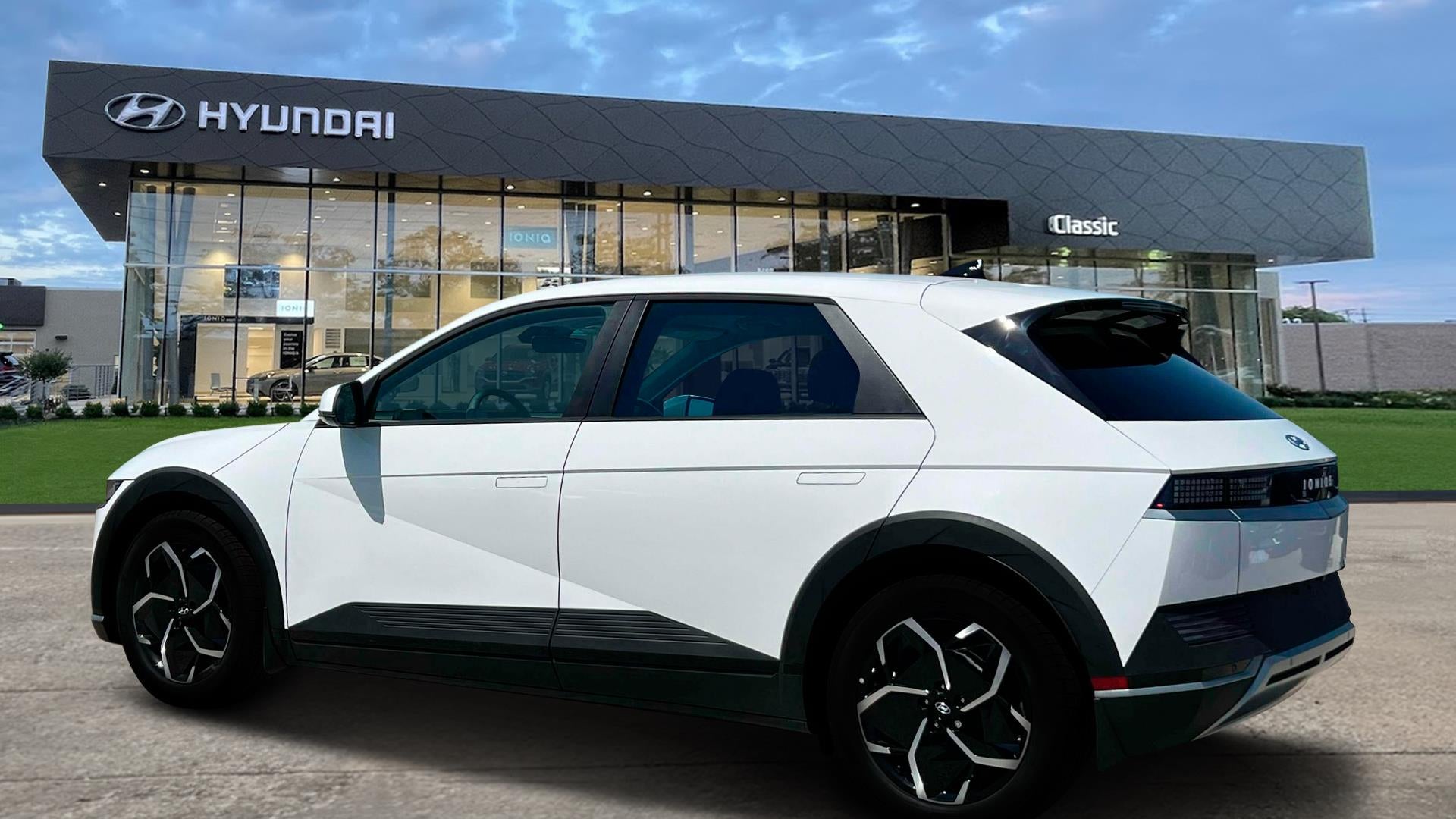 2024 Hyundai IONIQ 5 SE