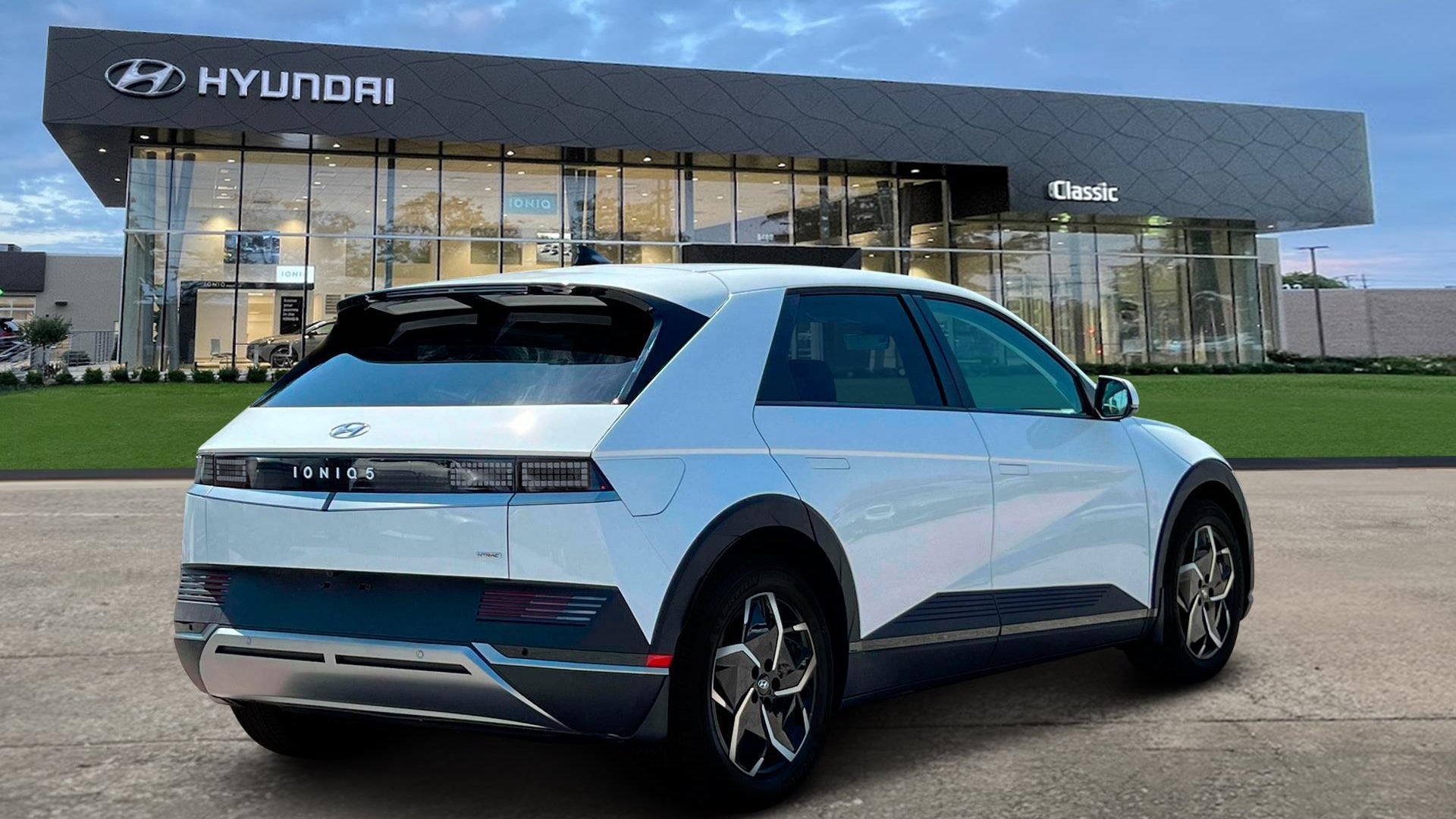 2024 Hyundai IONIQ 5 SE