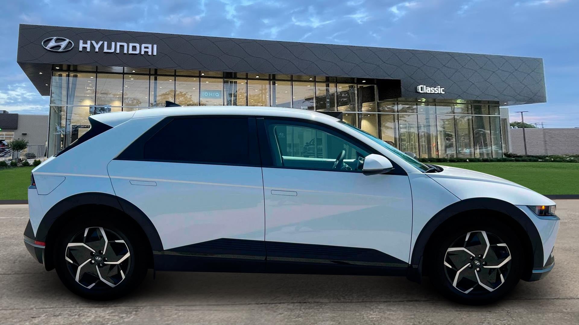 2024 Hyundai IONIQ 5 SE