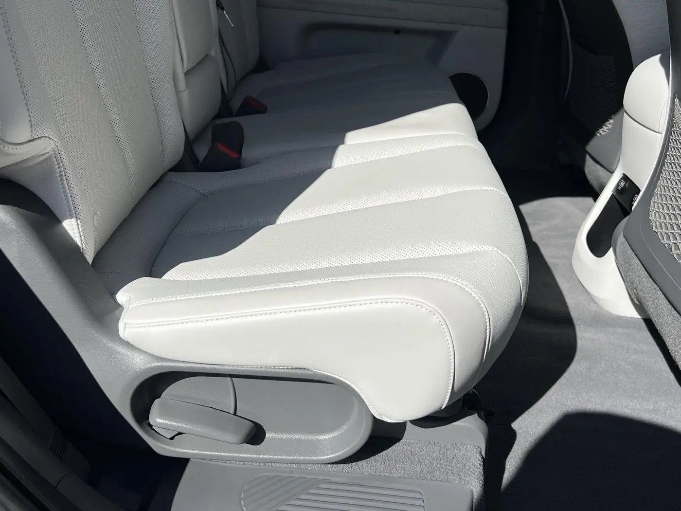 2023 Hyundai Ioniq - $34,139