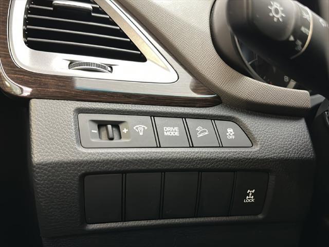 2017 Hyundai Santa Fe - $14,500