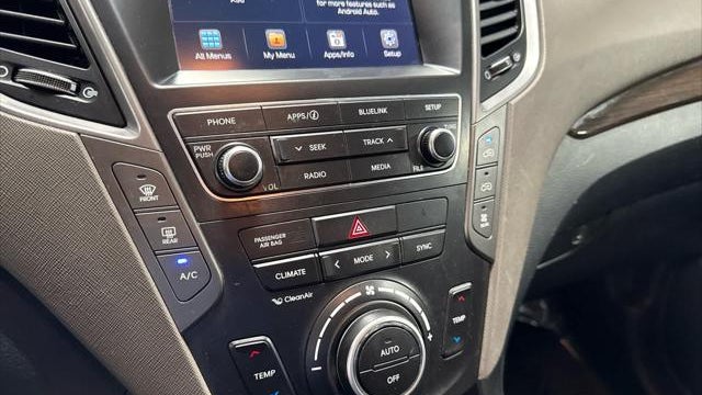 2017 Hyundai SANTA FE SE