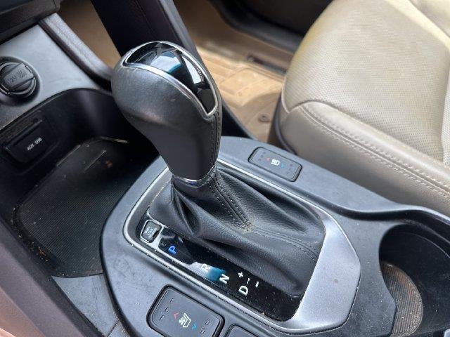 2015 Hyundai Santa Fe - $17,995