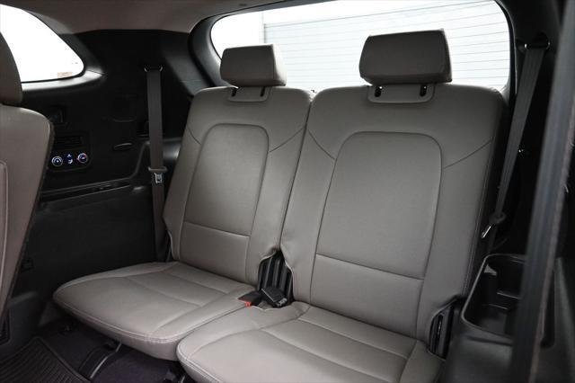 2015 Hyundai Santa Fe - $13,050