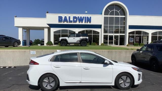 2022 Hyundai IONIQ Hybrid SE