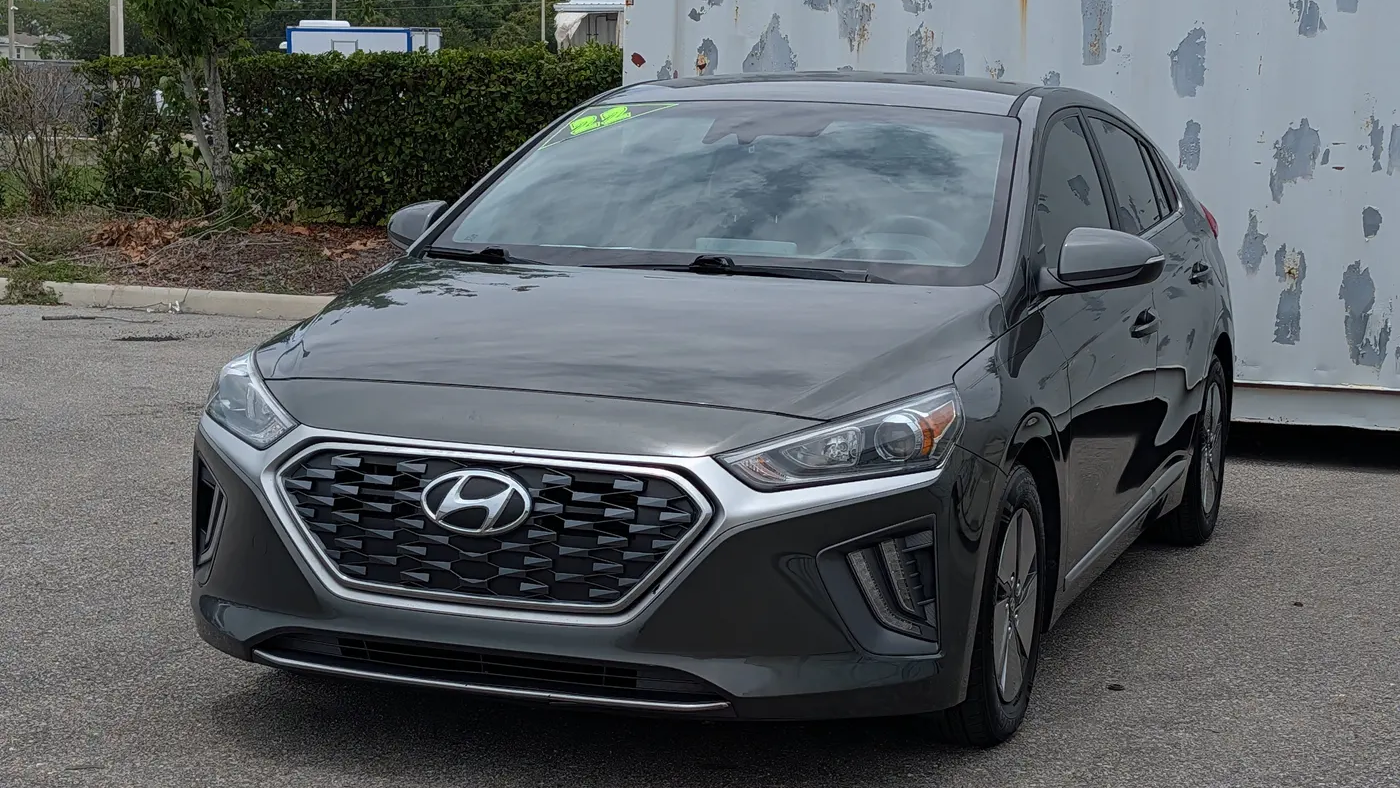 2022 Hyundai IONIQ Hybrid SE