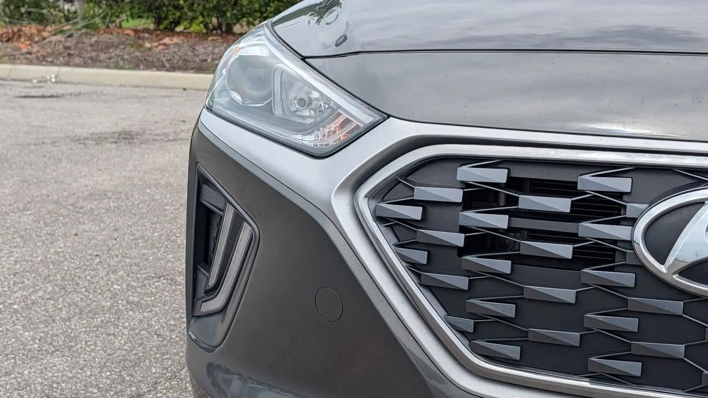 2022 Hyundai IONIQ Hybrid SE