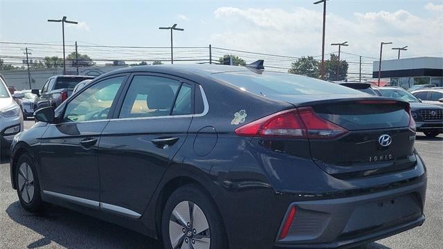 2022 Hyundai IONIQ Hybrid SE