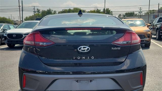 2022 Hyundai IONIQ Hybrid SE