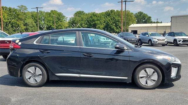 2022 Hyundai IONIQ Hybrid SE