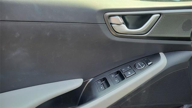 2022 Hyundai IONIQ Hybrid SE