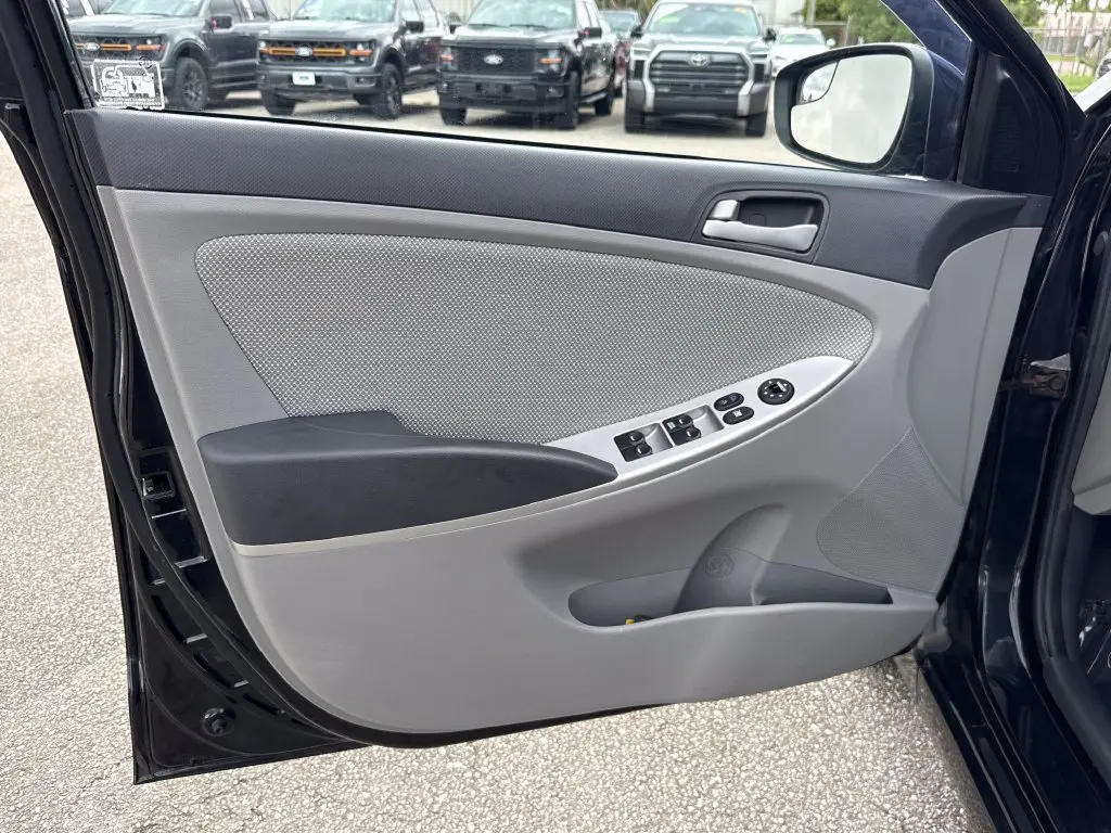 2014 Hyundai Accent - $8,901