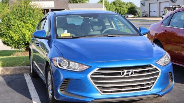 2017 Hyundai ELANTRA SE