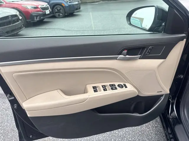 2019 Hyundai Elantra - $11,618