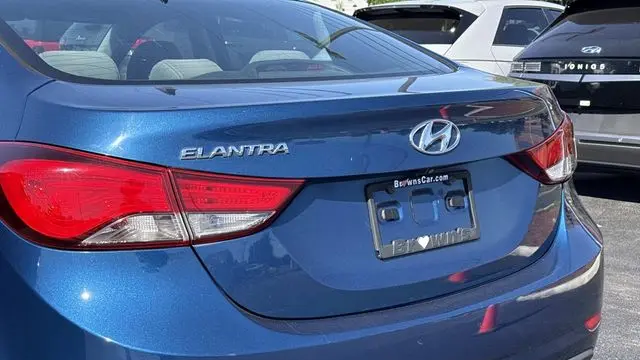 2015 Hyundai ELANTRA SE