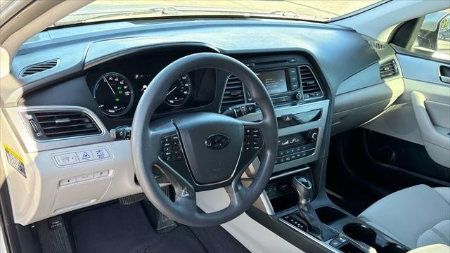 2016 Hyundai SONATA Hybrid SE