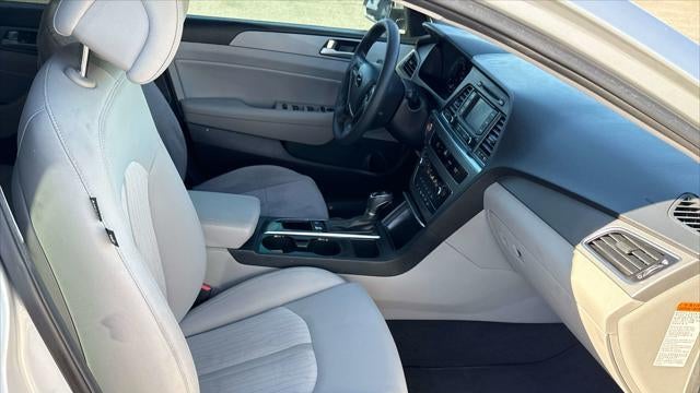 2016 Hyundai SONATA Hybrid SE
