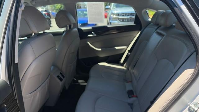 2017 Hyundai SONATA Hybrid Limited